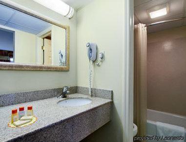 Days Inn By Wyndham Springfield/Phil.Intl Airport Room photo