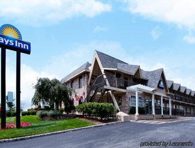 Days Inn By Wyndham Springfield/Phil.Intl Airport Exterior photo